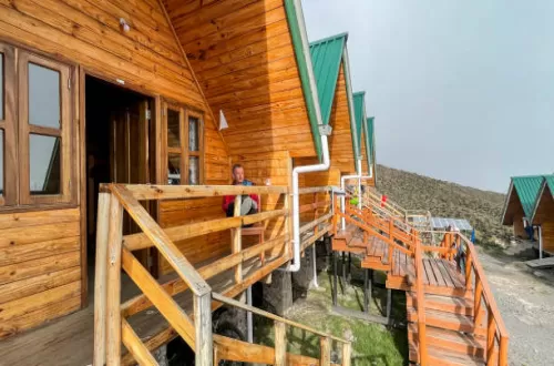 Hütten im Kilimandscharo-Nationalpark: Komfort in Wildnis